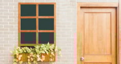 Người xưa nói: Nhà xây 2 cửa, người và của lao đao, núi vàng cũng hết. Tại sao lại như vậy?