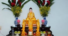 Vì sao nhà giàu luôn đặt bình hoa bên trái bàn thờ khi thắp hương? Bí mật phong thủy không phải mê tín