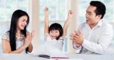Bí quyết của mẹ khôn ngoan: 4 điều không nên chia sẻ về con trên Facebook