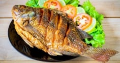 Bí quyết rán cá vàng giòn, không bắn dầu, không sát chảo với nguyên liệu đơn giản