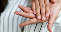 Cảnh báo: Móng tay có hình dạng kỳ lạ có thể là dấu hiệu ung thư nguy hiểm
