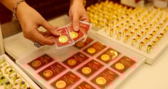 Giá vàng hôm nay 24/5: Tăng vọt gần 3.360 USD/ounce, nhà đầu tư đổ xô tìm nơi trú ẩn