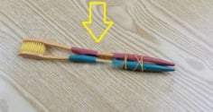 Lấy 2 bàn chải đánh răng cũ buộc vào nhau: Mẹo vặt đơn giản giải quyết rắc rối nhà nào cũng gặp phải