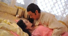 Vì sao sau khi được hoàng thượng thị tẩm, phi tần cần người dìu về cung?
