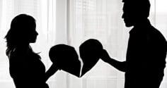 Đàn ông ngoại tình thường có 7 dấu hiệu này