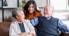 Sau 50 tuổi, dù giàu hay nghèo, cha mẹ nhất định phải giúp con làm 3 việc quan trọng