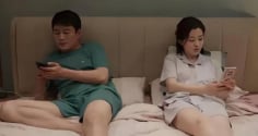 3 lý do người trên 50 tuổi nên ngủ riêng giường – Bí quyết giữ gìn hạnh phúc & sức khỏe