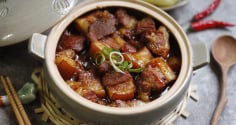 Thịt kho tàu chỉ bỏ nước hàng thôi chưa đủ: Thả thêm loại quả này vào thịt mềm tan, lên màu đẹp mắt
