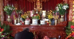 Bàn thờ có 3 đặc điểm này, Gia Chủ thường Phát Tài, Giàu to, Phúc Lộc tựa sông dài, Tổ tiên độ trì