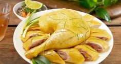 Luộc gà không cần nước dùng: bí quyết gà vàng óng, thịt ngọt, không tanh, không đỏ