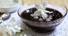 Nấu chè đỗ đen chỉ bỏ đường thôi là dại: Làm thêm bước này chè bùi ngậy, nhanh nhừ rút ngắ thời gian nấu