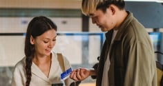 Sau khi kết hôn, có nên đưa lương cho vợ? 3 người đàn ông chia sẻ câu trả lời thực tế đến bất ngờ