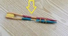 Buộc 2 bàn chải đánh răng cũ lại với nhau, mẹo nhỏ nhưng cực hay ai cũng thích