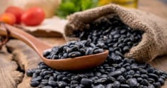 Làm nước đậu đen, nấu chè đậu đen nhớ Ngâm và Rang hạt trước, tăng giá trị bất ngờ