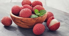 Ăn vải thiều đúng cách để không bị nóng trong, mọc mụn không phải ai cũng biết