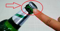 Bí kíp mở nắp chai bia cực nhanh: Chỉ cần nhắm đúng ‘điểm nhỏ’, không cần dụng cụ