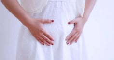 Vì sao ‘vùng kín’ có mùi chua? 4 lý do thật sự chị em cần biết ngay