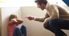 Lịch sự với người ngoài nhưng tệ với người thân: 3 lý do ít ai ngờ, không phải do bất hiếu