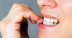Không phải sâu răng: 2 dấu hiệu thường thấy trong miệng là 'tín hiệu cầu cứu' của cơ thể, đừng chủ quan