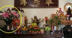 Người giàu luôn đặt lọ hoa bên trái bàn thờ khi thắp hương, nếu đặt bên phải thì sao?