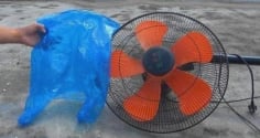 Mẹo dùng túi nilon vệ sinh quạt sạch như mới, không cần tháo lồng, ai cũng làm được