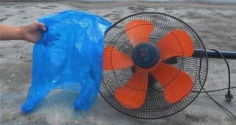 Mẹo vệ sinh quạt sạch bóng chỉ với 1 túi nilon – không cần tháo khung, ai cũng làm được