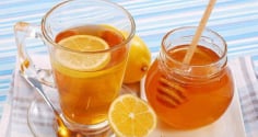 Nước chanh mật ong mang lại nhiều lợi ích cho cho thể nhưng có 6 nhóm người không nên uống