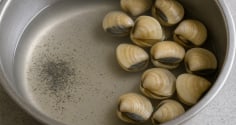 Mẹo làm sạch ngao khỏi cát chỉ trong 5 phút: Đơn giản, hiệu quả, không cần ngâm lâu