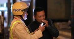 Người uống rượu bia rồi đi bộ về nhà có bị thổi nồng độ cồn?