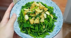 5 người không nên ăn rau muống
