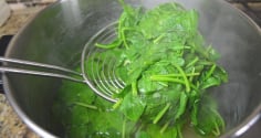 Rau xanh mất sạch chất nếu nấu theo kiểu này