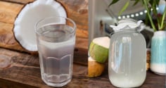 Cách làm nước dừa lên men, tốt hơn nước ngọt có ga, giúp nhuận tràng, đẹp da
