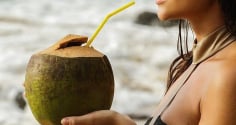 Uống nước dừa thay nước ngọt: thói quen nhỏ giúp kiểm soát cân nặng và cải thiện làn da