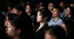 Người hay im lặng trong đám đông thường sở hữu 4 điểm mạnh đặc biệt, càng tiếp xúc càng nể