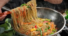 Người bị 3 bệnh này không nên ăn miến