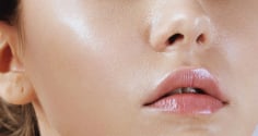 Cách rửa mặt đúng thứ tự giúp da bớt đổ dầu trong mùa hè