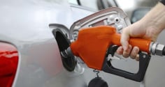 Có nên đổ xăng vào buổi trưa? Đây là 2 khung giờ đổ xăng “hời” nhất trong ngày