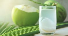 4 kiểu người không nên uống nước dừa