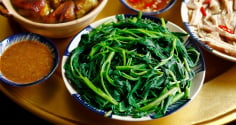 Luộc rau muống cho thêm vài giọt này, rau xanh ngắt, để lâu không thâm đen