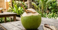 Nước dừa là 'vị thuốc âm hàn', phải dùng đúng thời điểm: 4 thời điểm không nên uống