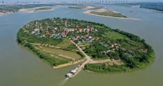 Thành phố nào ở Việt Nam không giáp biển nhưng có đảo?