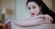 Bí quyết giữ gìn nhan sắc của Địch Lệ Nhiệt Ba: Không cần cầu kỳ vẫn duy trì làn da rạng rỡ