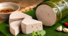 Cách phân biệt giò chả có trộn hàn the: Người mua chớ bỏ qua những dấu hiệu này