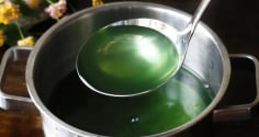 Nước luộc rau muống có màu xanh đậm: Có phải do hóa chất, thuốc trừ sâu?