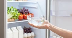 Vì sao nên để một bát giấm trắng vào tủ lạnh?