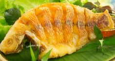 Thả thứ này vào rán cá món cá giòn tan, không lo dính chảo vỡ nát