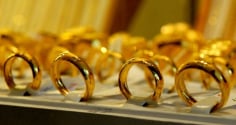 Giá vàng hôm nay 12/6: Bất ngờ đảo chiều tăng dựng đứng, nhà đầu tư khấp khởi