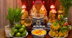 Vì sao ban thờ Thần Tài hay có thêm một bát nước thả hoa? Nhiều người làm theo nhưng chưa hiểu hết ý nghĩa