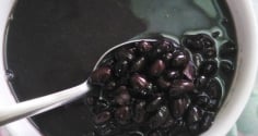 Tại sao nhiều người nấu chè đậu đen ninh cả tiếng vẫn không ngon?