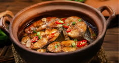 Vì sao kho cá bằng nước nóng? Nhiều người chưa biết